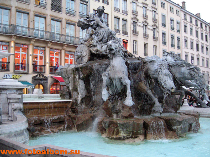 Аллегорический фонтан в центре Лиона. Скульптор Бартольди Фредерик Огюст (
