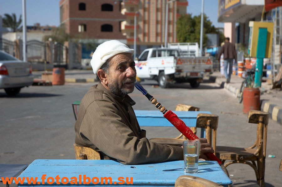 Курение кальяна – привычное занятие.  Как и в любой исламской стране, в Египте