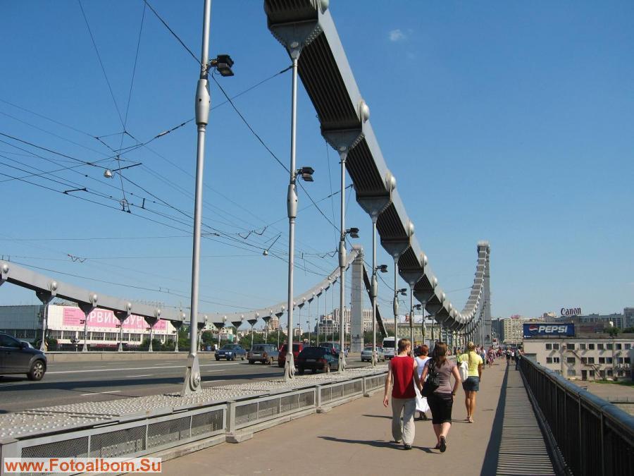 Крымский мост. Слева ЦДХ 