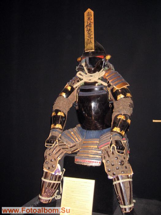 Доспех тосей-гусоку  с кирасой («южные варвары») клана Отавара.  XVII век.