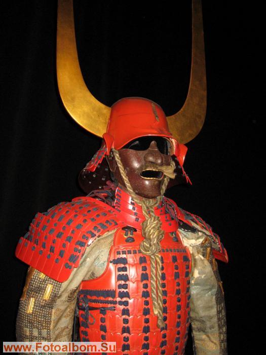 Наомаса был командиром подразделения «акаони» - «красных дьяволов». Наомаса