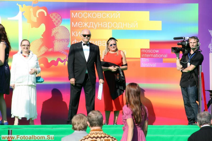 Президент ММКФ 31 Никита Михалков и модельер «Русского силуэта»  Татьяна