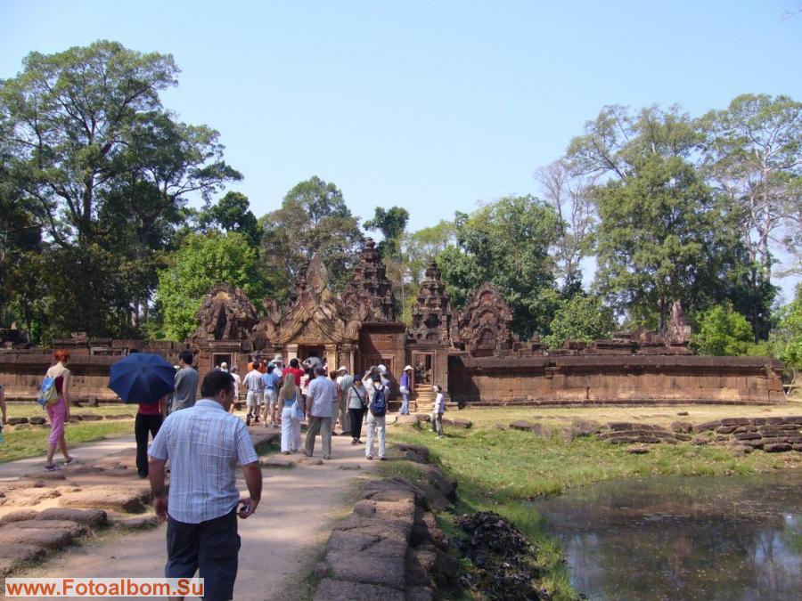 Остатки Ангкора занимают площадь около 200 кв. км. 