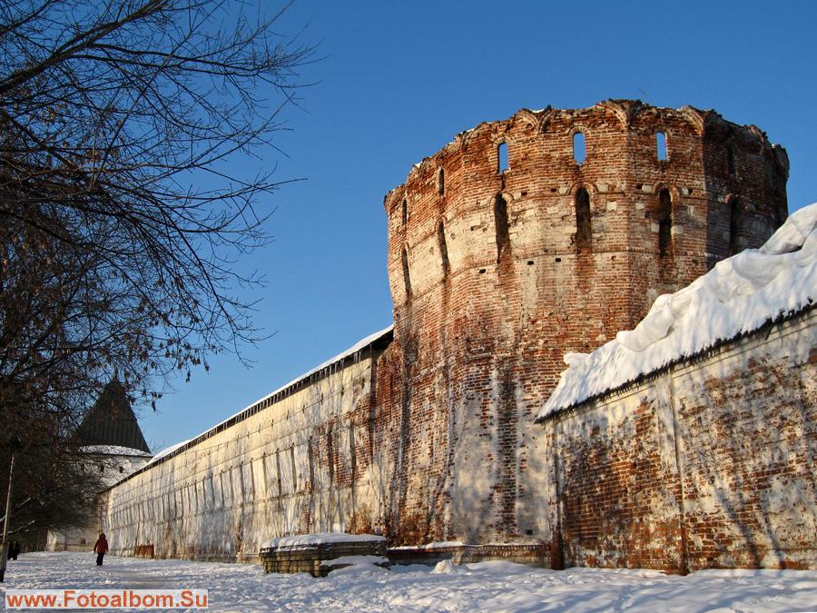 Крепостная стена Новоспасского мужского монастыря