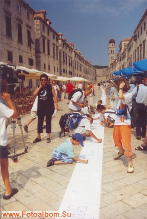 Праздник на улице Страдун в Дубровнике