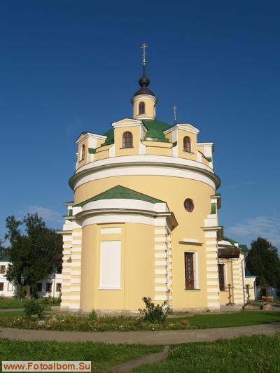 Женский монастырь в Павловской слободе в Подмосковье. - фото 25269
