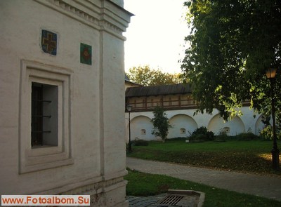 Сохранившиеся надгробия монастыря - фото 34766