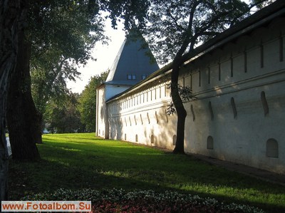 Сохранившиеся надгробия монастыря - фото 34771